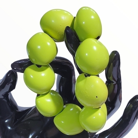 Hand painted Hawaiian Kukui Nut stretch elastic Bracelet apple green - Picture 3 of 8